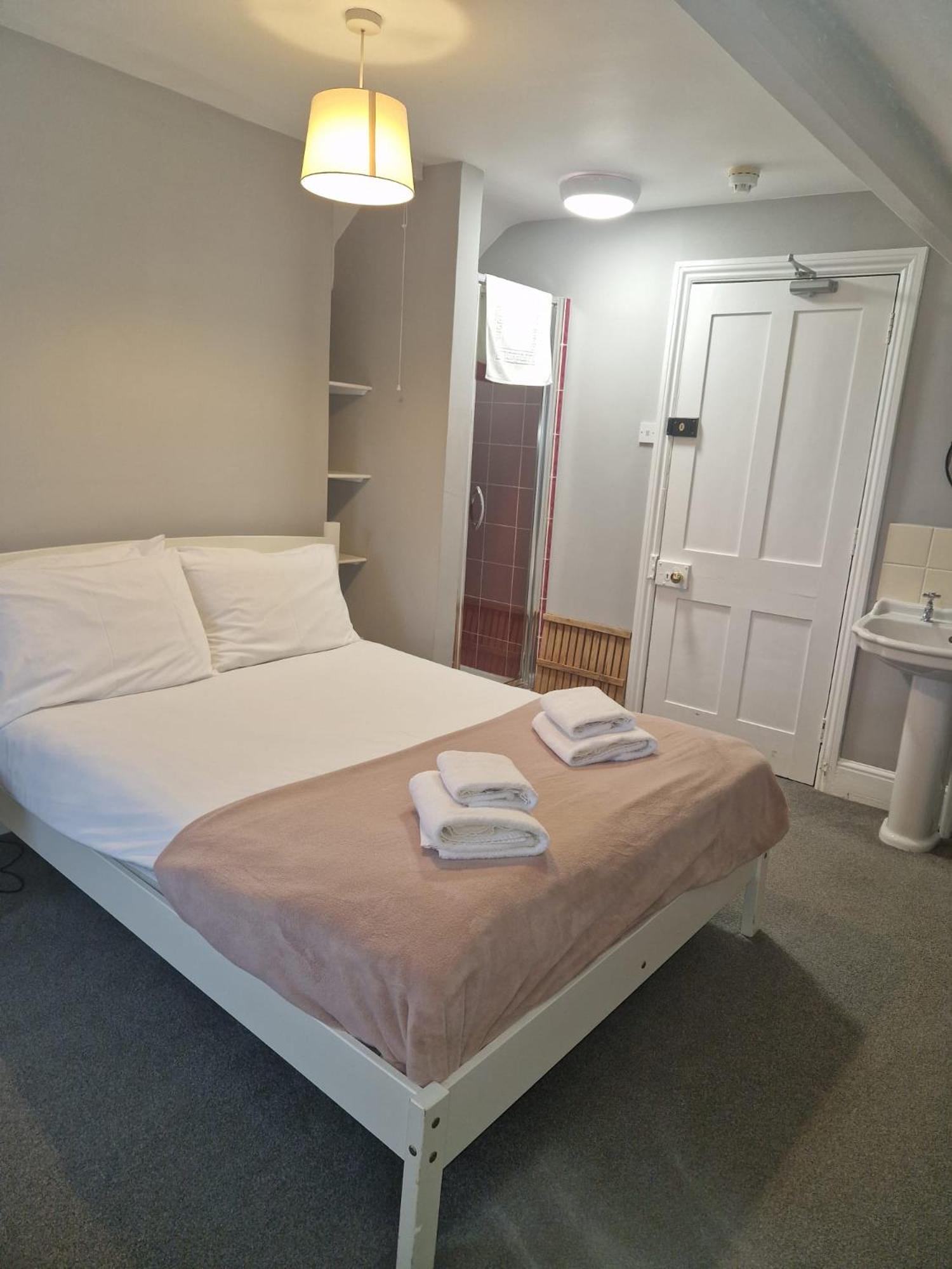 Hereford - Falcon House - Spacious 5 Bedroom House With Games Room - Sleeps 14 Guests - Great Property For Family & Friends Gathering Together - Hosted By Rentmyhouse Exterior photo