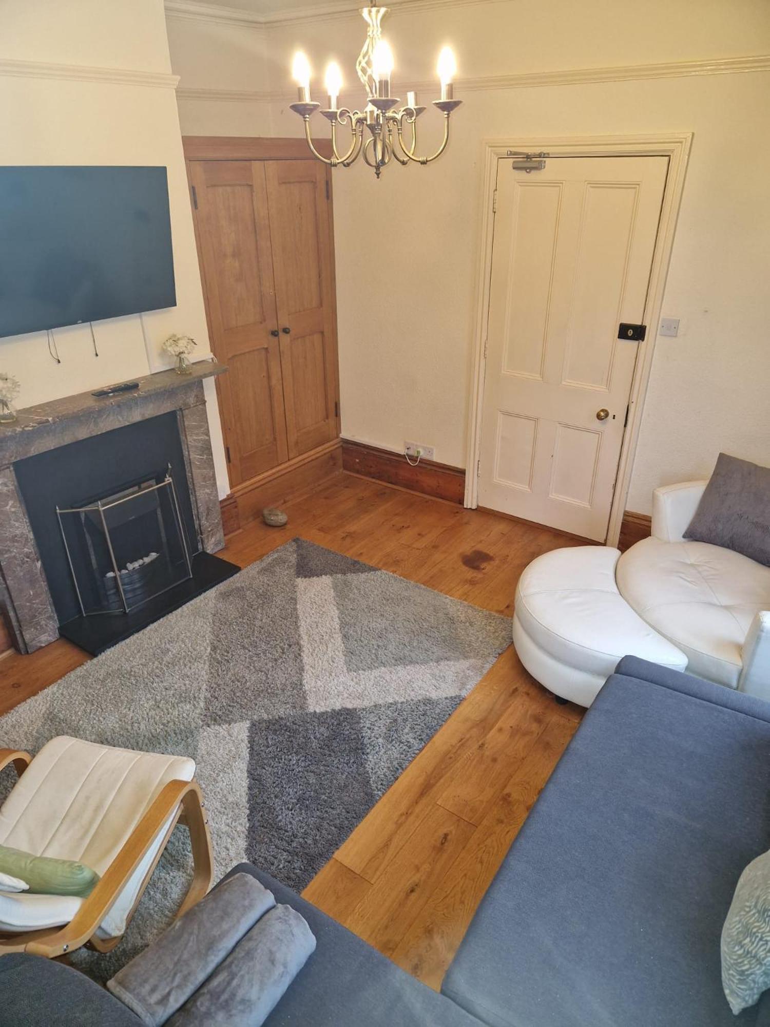 Hereford - Falcon House - Spacious 5 Bedroom House With Games Room - Sleeps 14 Guests - Great Property For Family & Friends Gathering Together - Hosted By Rentmyhouse Exterior photo