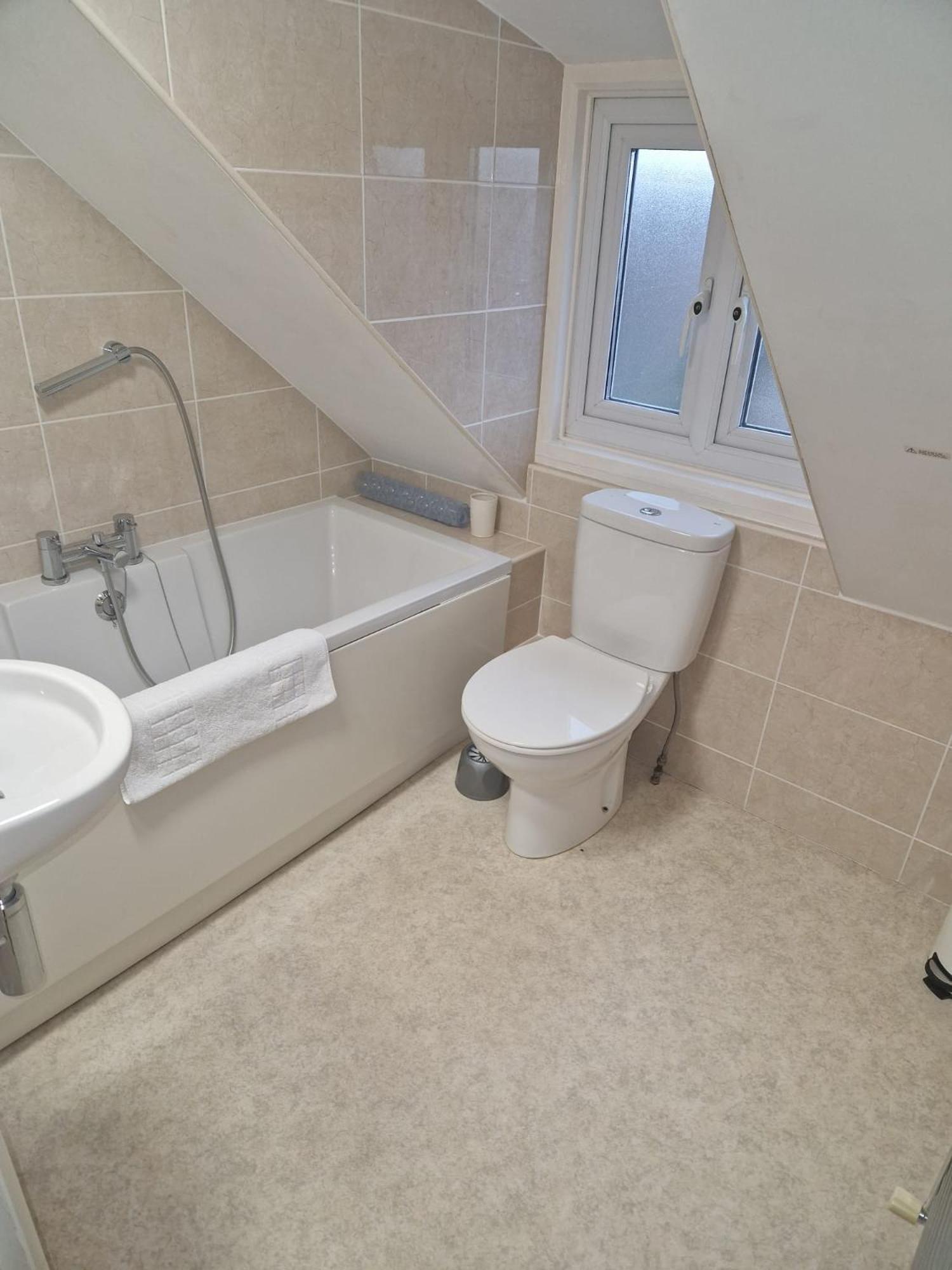 Hereford - Falcon House - Spacious 5 Bedroom House With Games Room - Sleeps 14 Guests - Great Property For Family & Friends Gathering Together - Hosted By Rentmyhouse Exterior photo