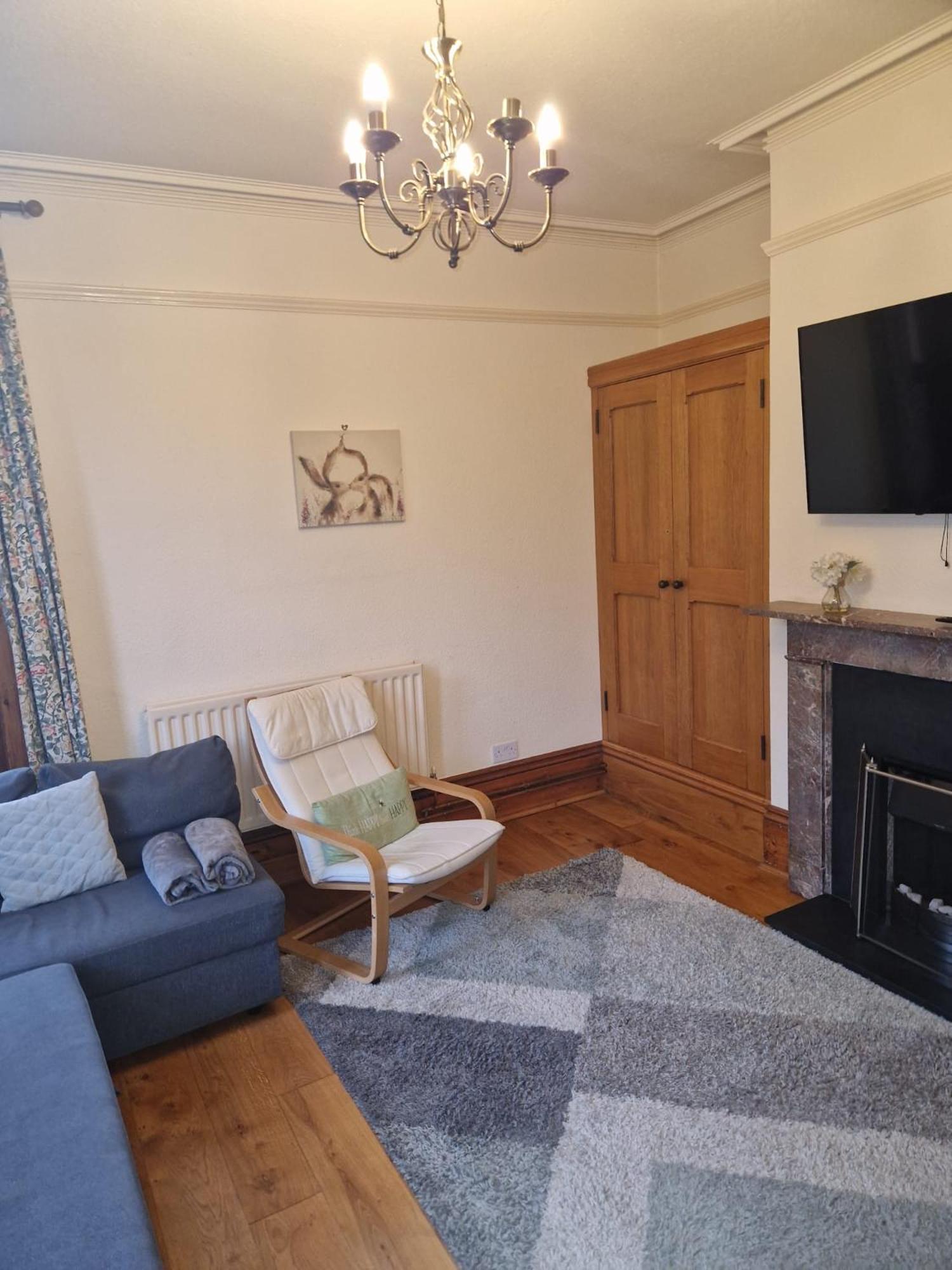 Hereford - Falcon House - Spacious 5 Bedroom House With Games Room - Sleeps 14 Guests - Great Property For Family & Friends Gathering Together - Hosted By Rentmyhouse Exterior photo